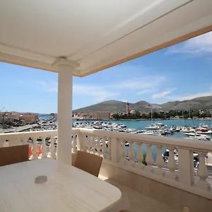 https://trogir-palace.hotels-in-trogir.com