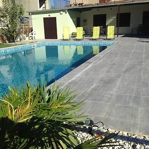 https://chill-out-beach.hotels-in-trogir.com
